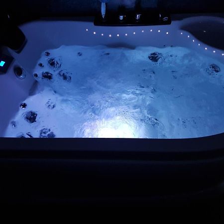 Lights Spa National Arena Mega Mall Monza Boekarest Buitenkant foto