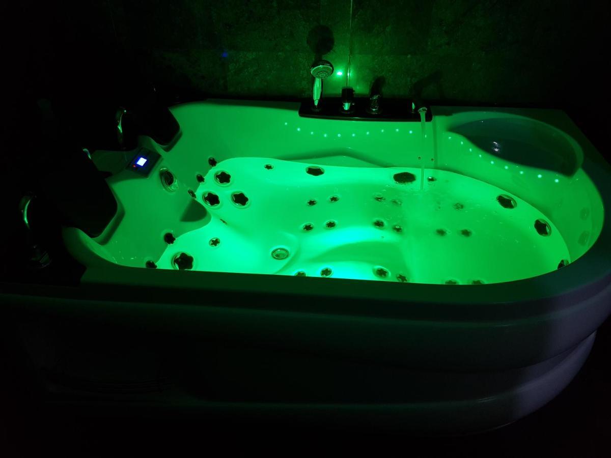 Lights Spa National Arena Mega Mall Monza Boekarest Buitenkant foto